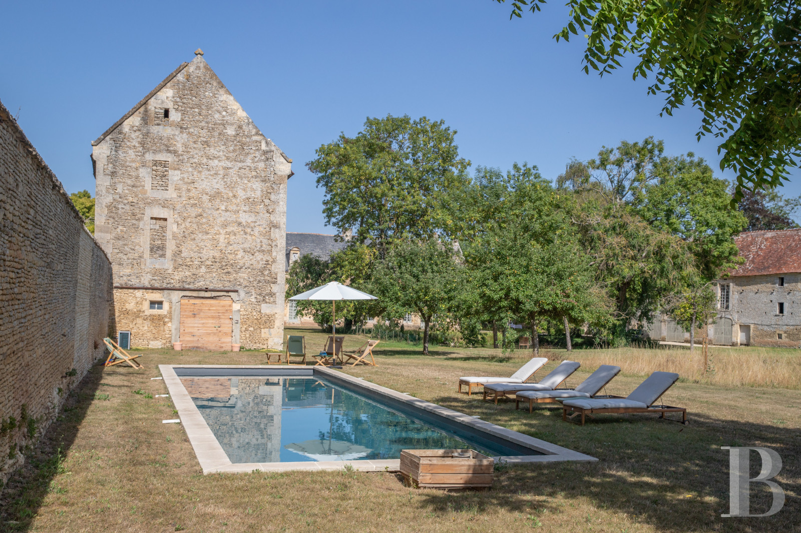 A château and its outbuildings in walled grounds to the north-east of Falaise, in Calvados - photo  n°42